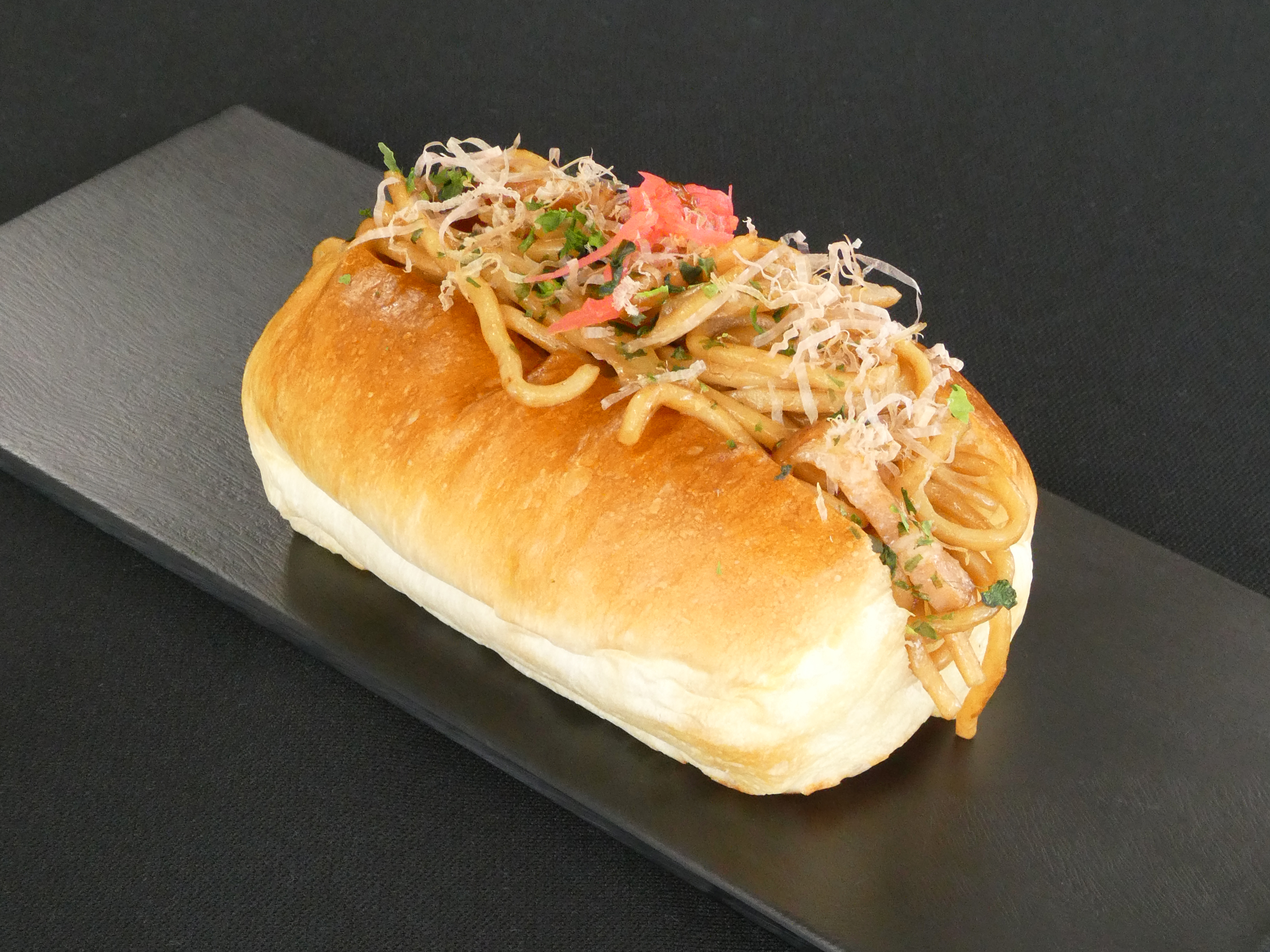 【初出店】食の祭典「あさひかわ食べマルシェ」に初登場！地場素材が引き立つ『旭川しょうゆ焼きそばパン』と『十勝牛カレーパン』を限定販売